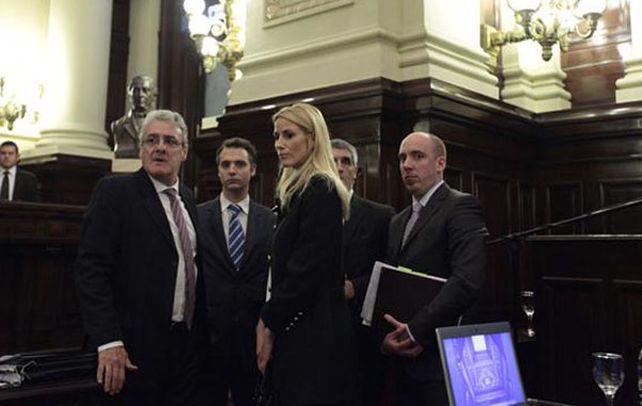 Debate. La modelo junto a sus patrocinantes