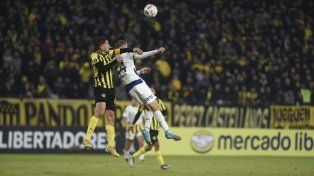 Central perdió en la última fecha de la Libertadores ante Peñarol y bajó a la Copa Sudamericana.