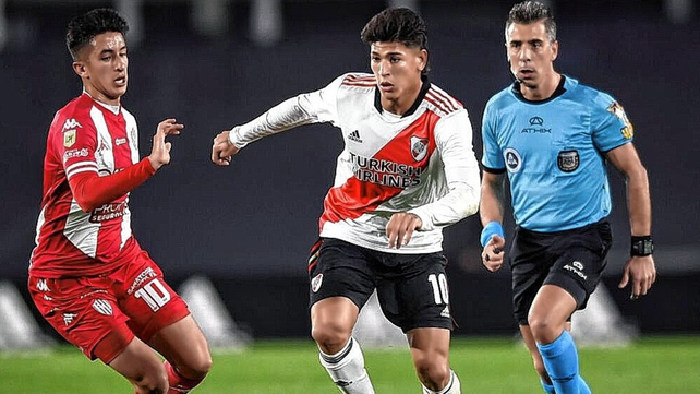 Las dos grandes polémicas de la  derrota de Unión ante River