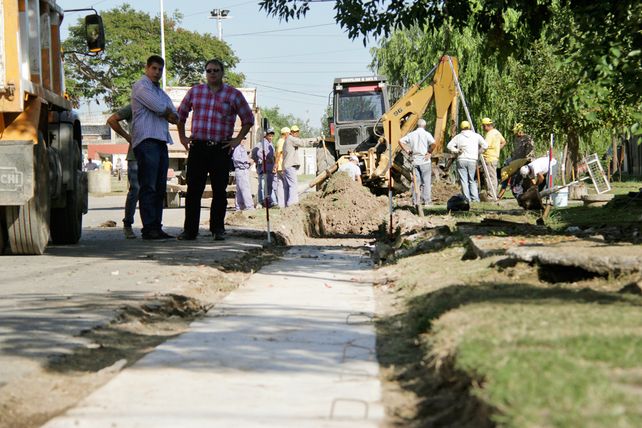 Continúan las obras de cordón cuneta y desagües en las calles de Barranquitas Oeste