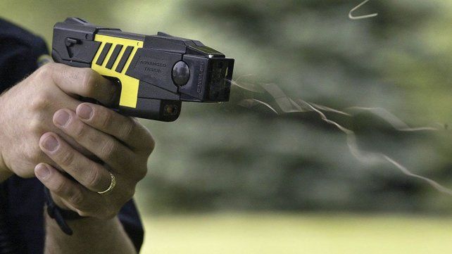El Gobierno autorizó la importación de pistolas Taser para Buenos Aires