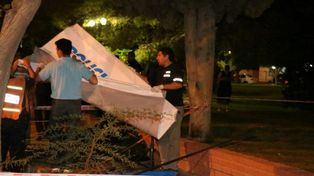 Lo mató un rayo cuando esperaba a su novia en una plaza