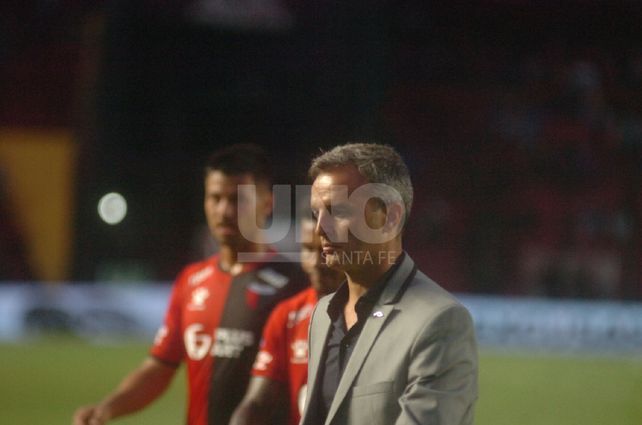 Colón: un equipo que se sostiene en sus jugadores y no en el técnico