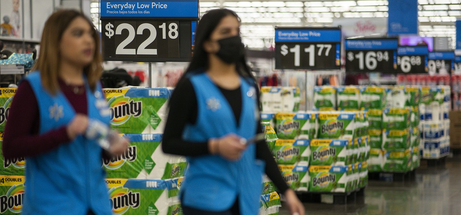Los precios se muestran sobre los artículos en un Walmart Supercenter en North Bergen, Nueva Jersey. Este viernes, el Departamento de Comercio publica su informe de abril sobre el gasto del consumidor. (Foto AP/Eduardo Muñoz Álvarez) Los precios se muestran sobre los artículos en un Walmart Supercenter en North Bergen, Nueva Jersey. Este viernes, el Departamento de Comercio publica su informe de abril sobre el gasto del consumidor. (Foto AP/Eduardo Muñoz Álvarez)