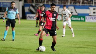 David Sotelo estuvo entre los once en el debut rojinegro ante Central Córdoba. Fue reemplazado a los 86 por Vangioni.
