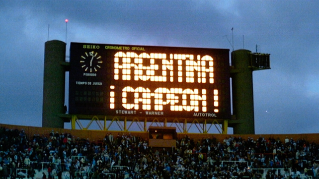La serie analiza este festejo futbolístico teñido por partidos arreglados y un entramado político y civil más que complejo.