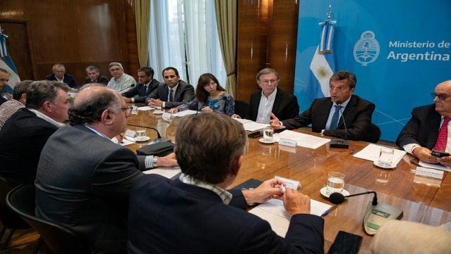 Luego de reunirse con la Mesa de Enlace el ministro de Economía