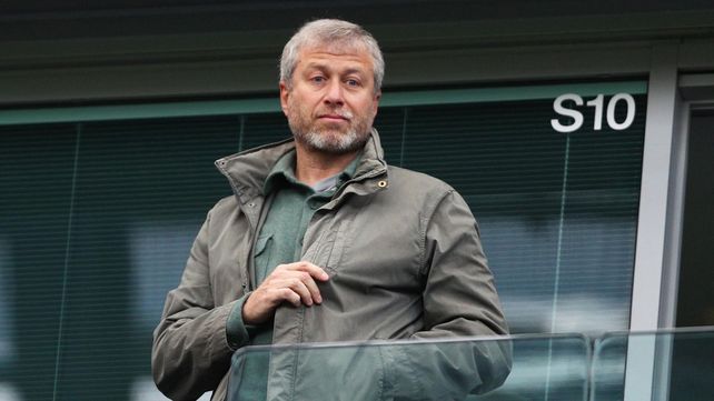 El multimillonario ruso Roman Abramovich intenta mediar entre Rusia y Ucrania para poner fin a la guerra en Ucrania.