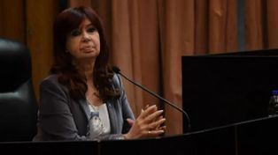 Los jueces de la causa Vialidad condenaron a Cristina a seis años de prisión, pero la fiscalía pide que se amplíe a doce.