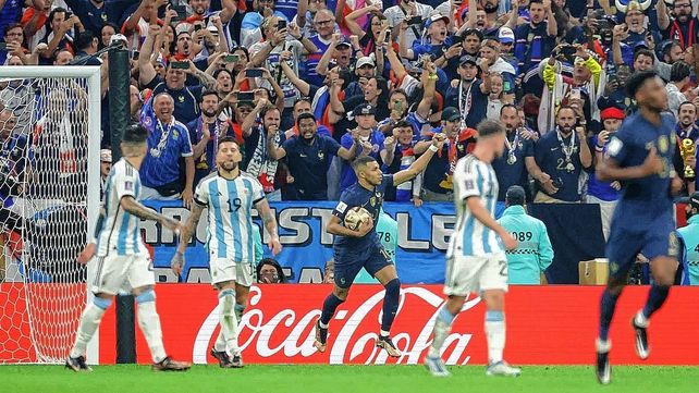 Argentina y Francia empatan 2 a 2 en la Gran final del Mundial Qatar 2022. Goles de Messi y Di María para Argentina
