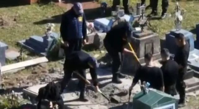 Los peritajes se llevaron a cabo en el cementerio de la localidad correntina de 9 de Julio.