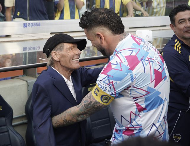 La última visita al Gigante, el 14 de setiembre. Jorge Broun, como todos los jugadores, fueron a saludarlo. Ya estaba mal. La última visita al Gigante, el 14 de setiembre. Jorge Broun, como todos los jugadores, fueron a saludarlo. Ya estaba mal.