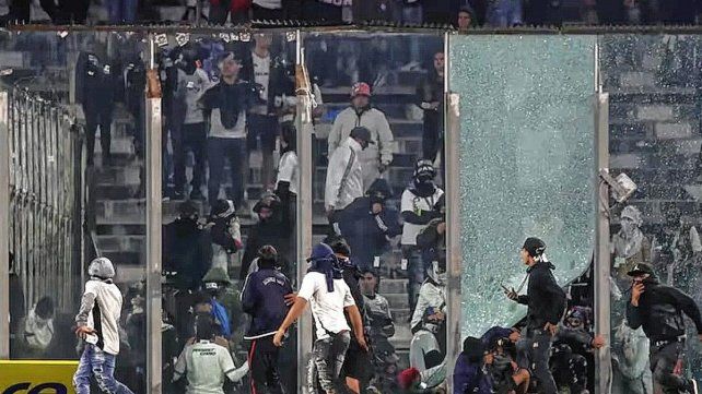 La jefa de Estadio Seguro renunció después de los graves incidentes en la cancha de Colo Colo.