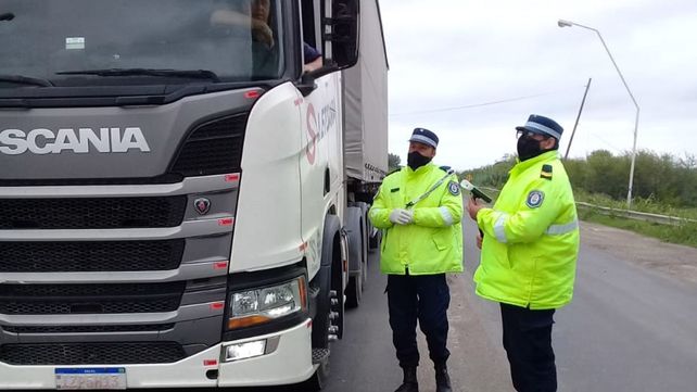 transito-control-policia-seguridad-vial-alcoholemia-camionjpg