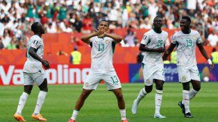Senegal goleó y se ilusiona con la clasificación.