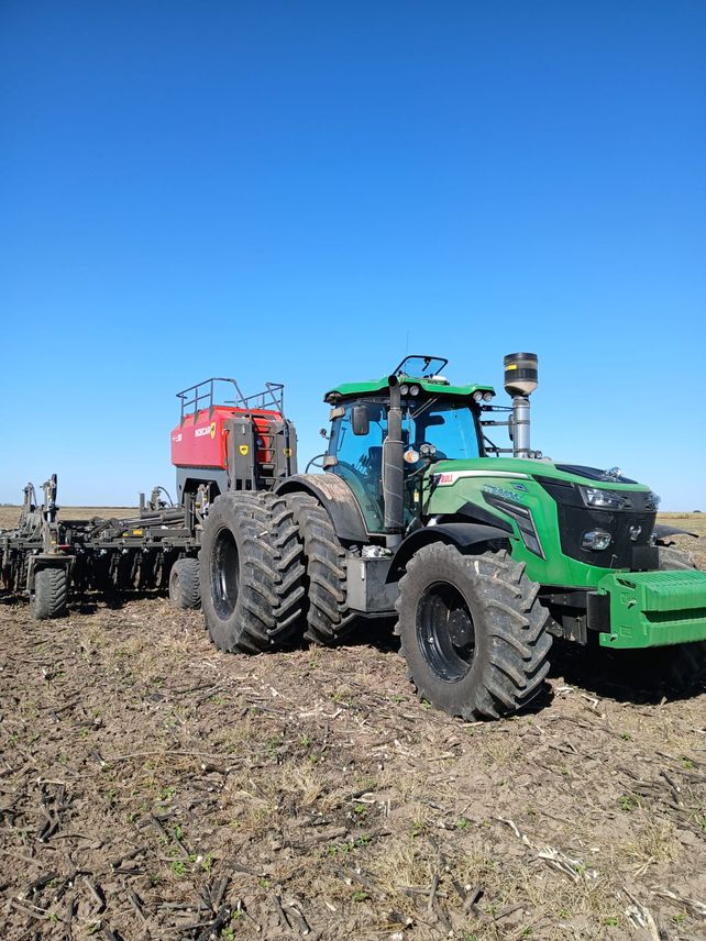 Sembradora con tractor de regalo: Indecar hizo efectiva su oferta más llamativa del año