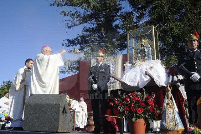 Cientos de santafesinos peregrinaron este sábado junto a la Virgen de Guadalupe