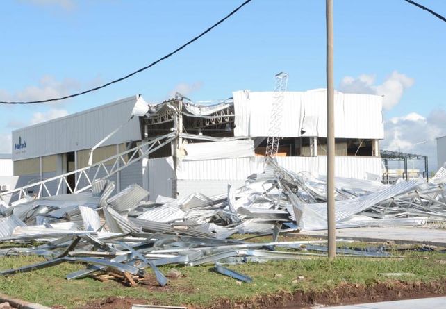 Perotti recorrió la zona industrial afectada por el temporal en Rafaela
