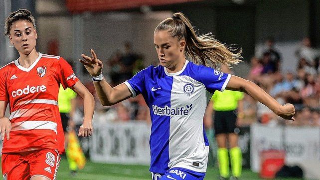 Estefanía Banini le marcó un gol a River.