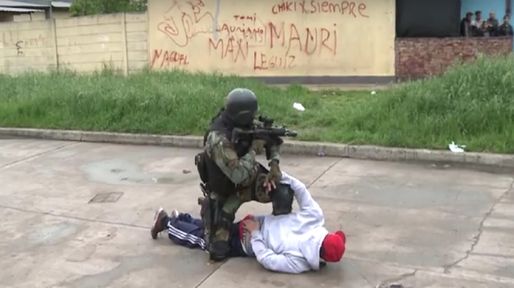 El gobierno de Vidal al ritmo de los Guns busca aspirantes a la Bonaerense