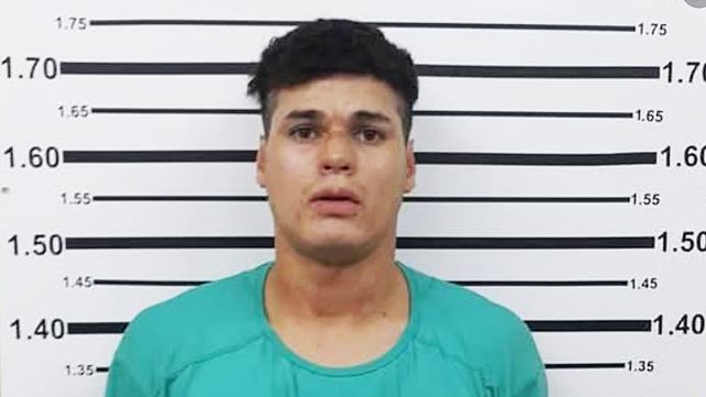 Se trata de Nicolás Ezequiel Silva a quien se describe como una persona robusta de 1.75 de estatura. Se fugó de la cárcel de Paraná.