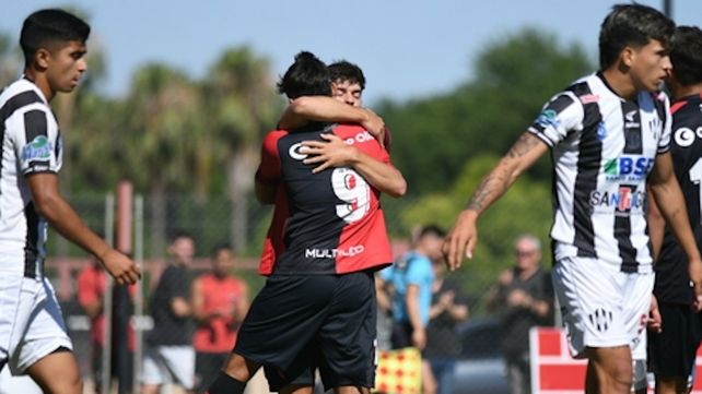 Abrazo. Cingolani festeja.