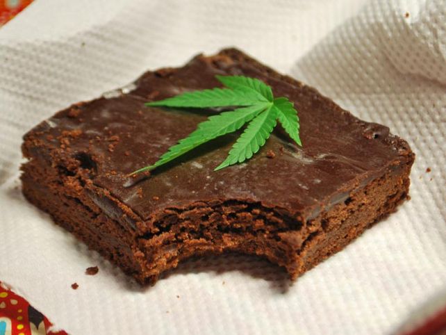 El joven no les avisó a sus compañeros que la torta tenía marihuana.