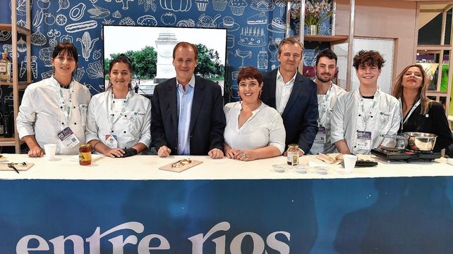El gobernador Gustavo Bordet junto al intendente Adán Bahl