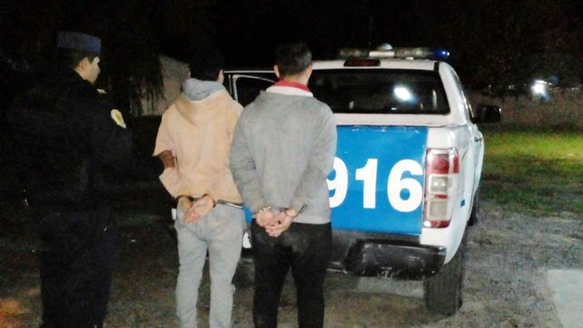 Dos jóvenes fueron detenidos y dos se fugaron este lunes en un barrio al oeste de Paraná.&nbsp;