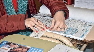 La ausencia de autoridades de mesa en algunas escuelas de la ciudad postergó el inicio de la votación