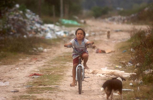 Decenas de ni&ntilde;os y ni&ntilde;as viven o est&aacute;n en el vertedero municipal