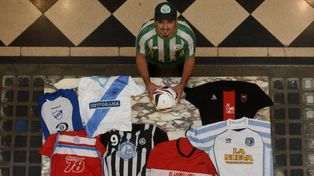 Rosarina. Nino Palmigiano, el delantero de Defensores de Funes, con sus 36 años, es un referente en la Rosarina, de profesión masajista y trabaja en el Jockey Club como personal de mantenimiento. &nbsp; &nbsp; &nbsp; &nbsp; &nbsp;