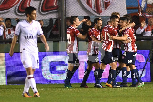 Unión dio el golpe ante Lanús y sigue en la Copa Argentina