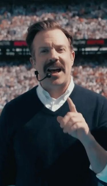 Ted Lasso, la serie que apareció en el entretiempo de la final del Mundial, estrena temporada