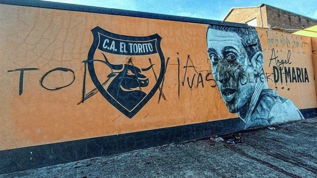Vandalizaron un mural de Ángel Di María en Rosario.