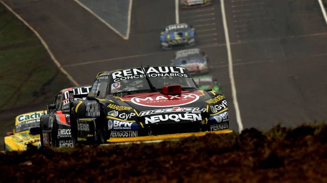 En la trepada. El Toro de Benvenuti encabeza la fila india del TC