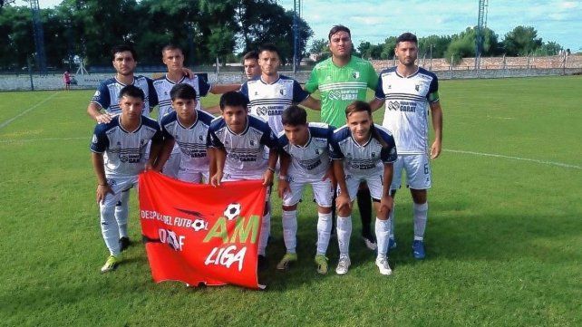 La Salle Jobson se complicó ante la derrota sufrida ante Centenario en Cabaña Leiva. La Salle Jobson se complicó ante la derrota sufrida ante Centenario en Cabaña Leiva.