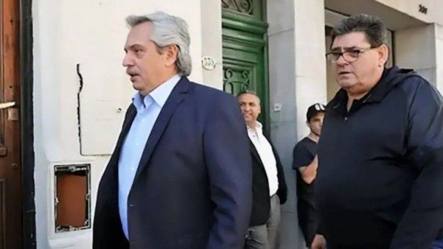 Daniel Rodríguez junto a Alberto Fernández. (Archivo)