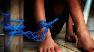 Una mujer tuvo atado a su hijo durante diez días porque no le hacía caso
