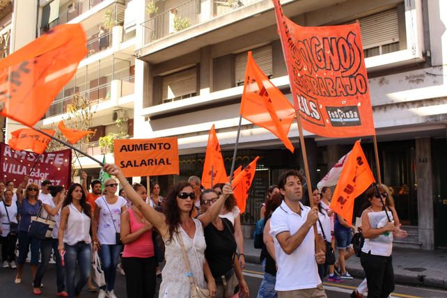 Los médicos también paralizan la actividad