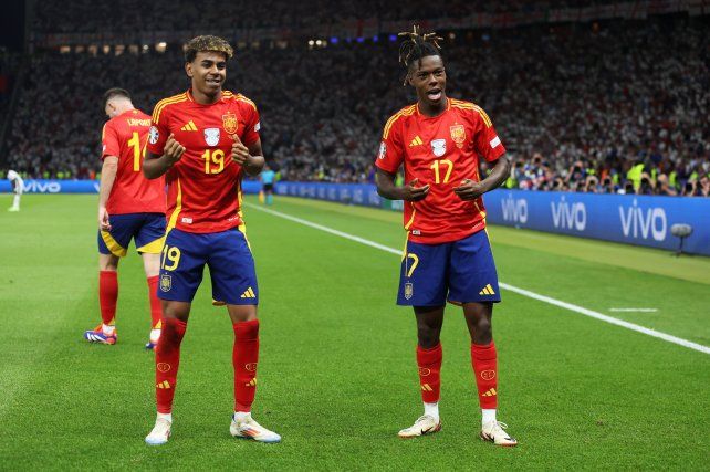 España ganó a Inglaterra la final tras un gran segundo tiempo.