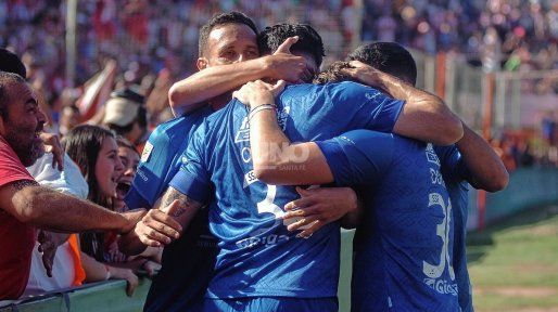 Unión buscará dar el golpe ante Belgrano en Córdoba en una final por su permanencia