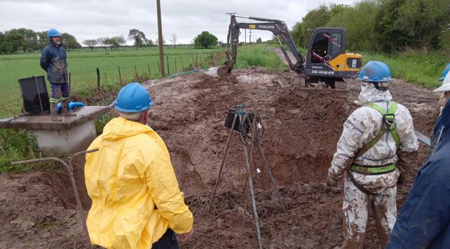 Aguas Santafesinas repara una pérdida en el acueducto Desvío Arijón que afecta el suministro en Santo Tomé y Sauce Viejo