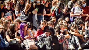 Sentada de los estudiantes de la Escuela Nigelia Soria, quienes vuelven a reclamar por mejoras edilicias una vez más.