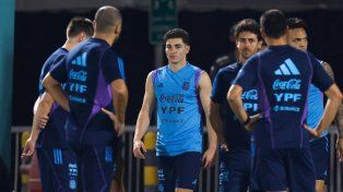 El plantel argentino entrena en la Universidad de Qatar, a días del debut en el Mundial.
