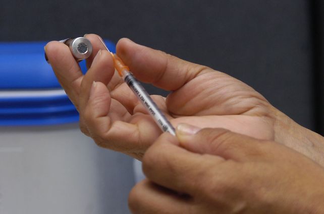 Colocaron 6.700 vacunas al personal de salud en el departamento La Capital