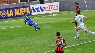 Sosa Sánchez exhibió su capacidad goleadora en el arranque del torneo. Patronato busca sumar en Avellaneda.