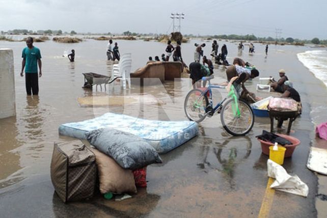 Un rafaelino atiende a víctimas de la inundación en Mozambique