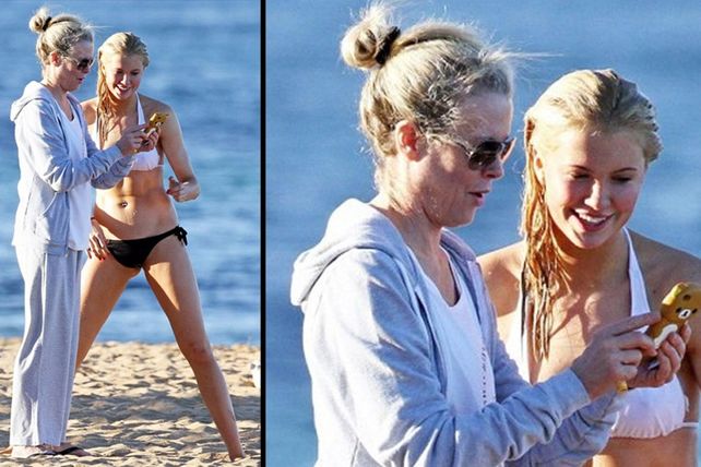 La hija de Kim Basinger y Alec Baldwin, belleza desnuda