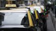 Taxistas argumentan que hay muchos coches que ya entran en su periodo de caducidad, pero la cuestión económica hace prácticamente imposible el acceso a un 0 kilómetro